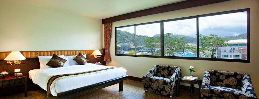 C N Hotel Patong 15/46
