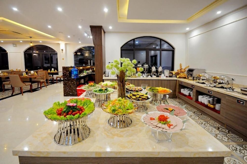 Crown Nguyen Hoang Hotel 49/58