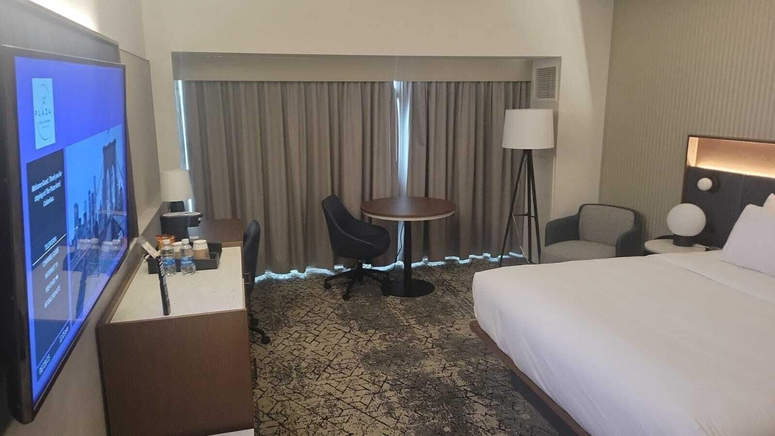 Club, King Bed, Capitol View