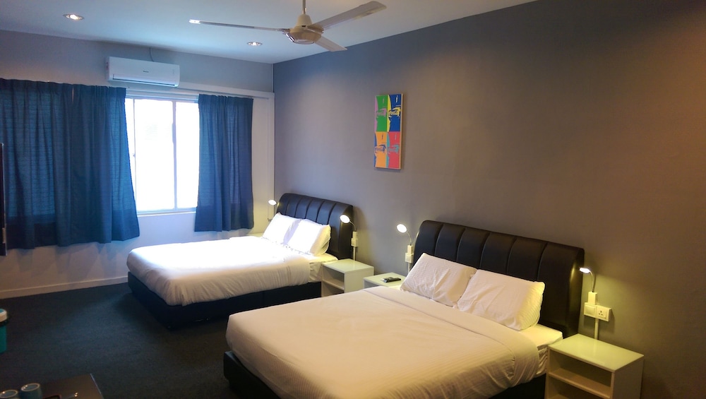 Pink Cabana Hotel 29/78