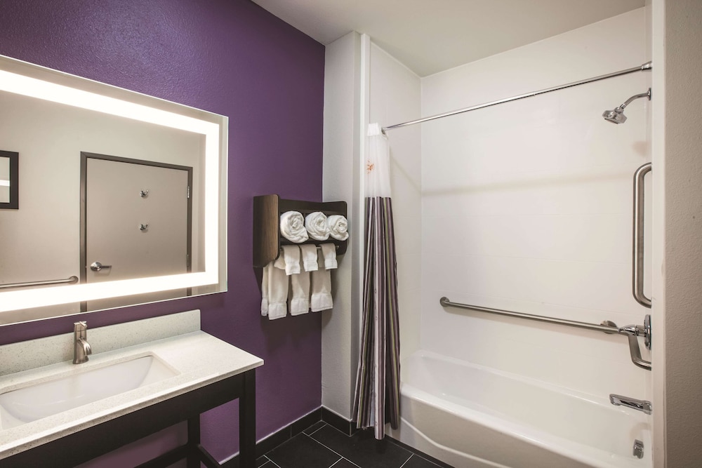 La Quinta Inn & Suites by Wyndham Lubbock South 17/48