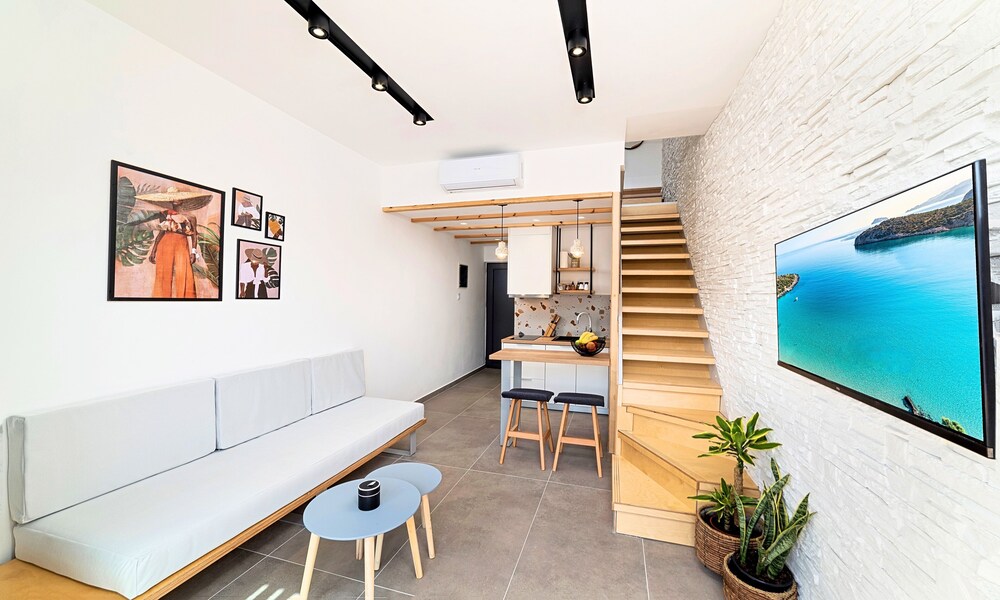 Aelia Suites 44/63
