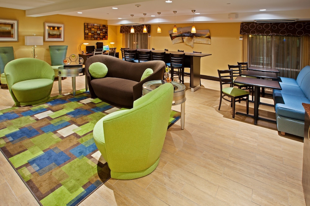 HOLIDAY INN EXPRESS BOWLING GREEN 39/72