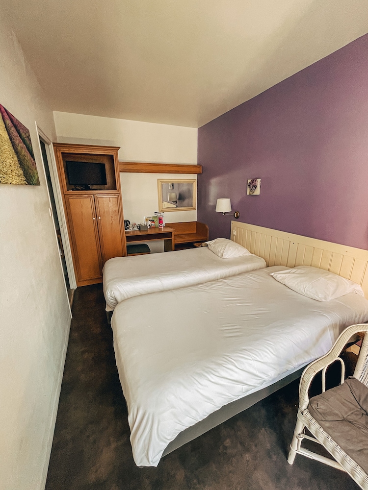 SUPERIOR, DOUBLE OR TWIN BED