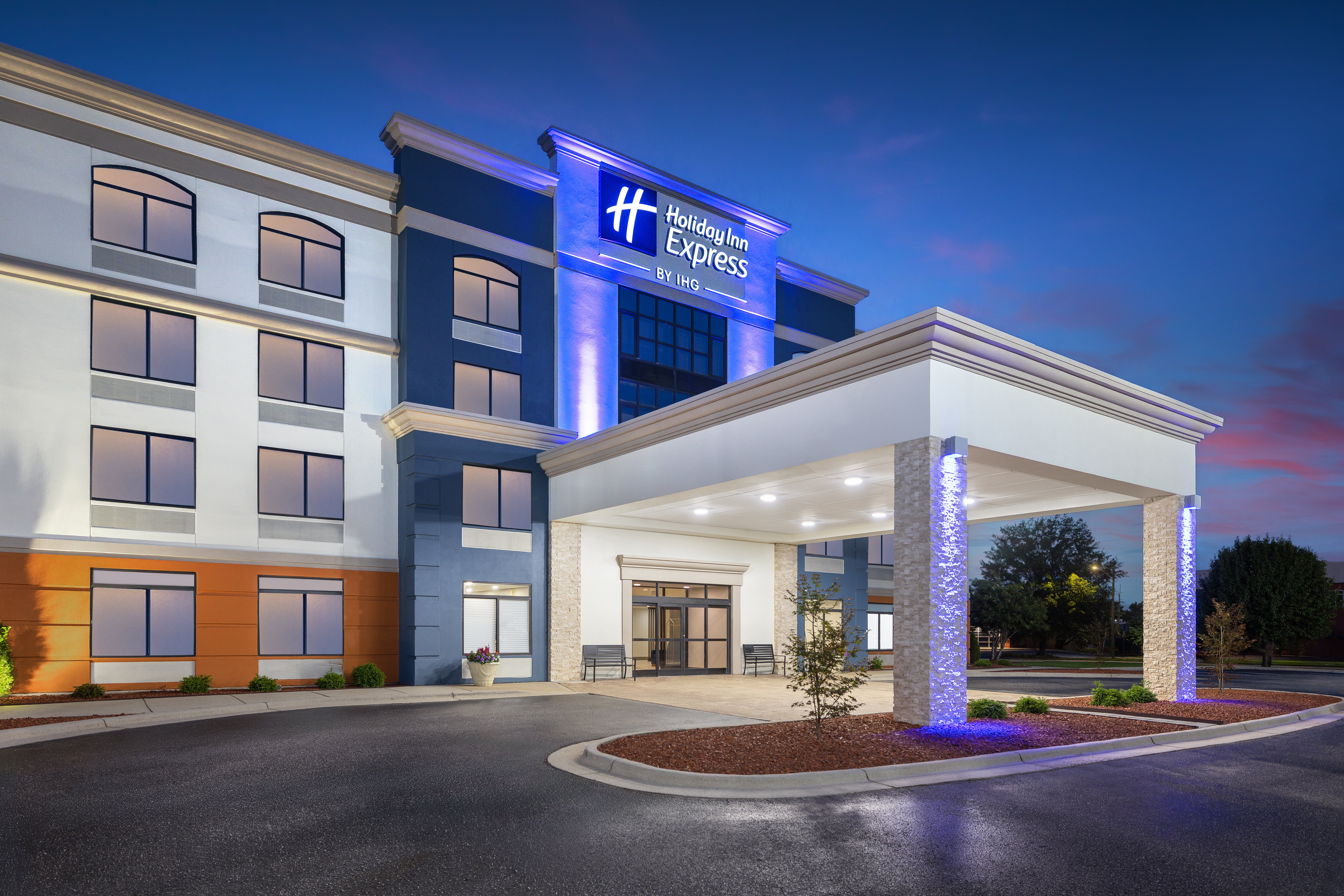 Cross Creek Inn and Suites Fayetteville 35/43