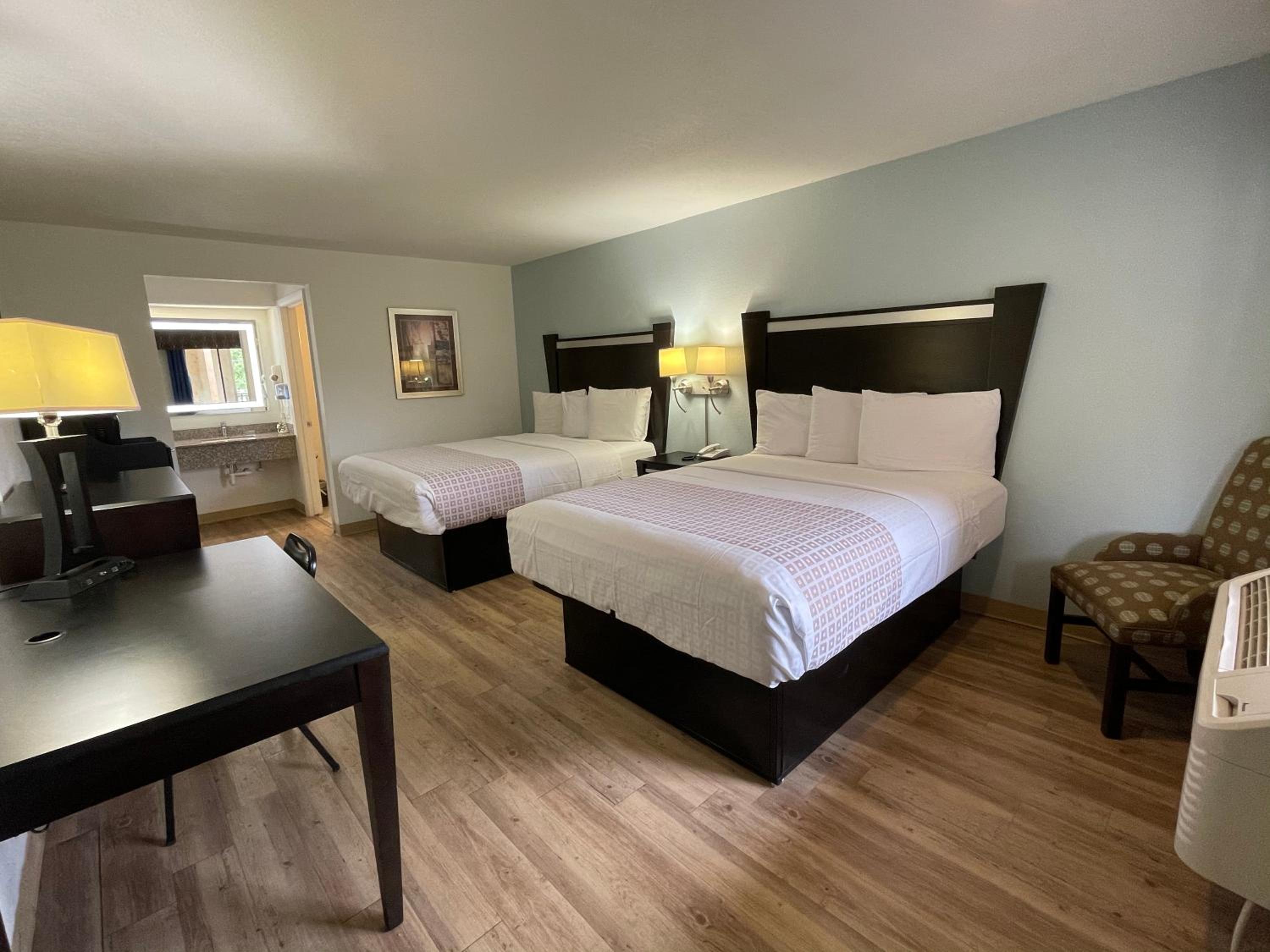 Tricove Inn and Suites 21/36