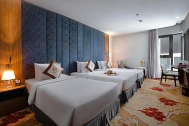 Family Suite, 3 Beds, Balcony