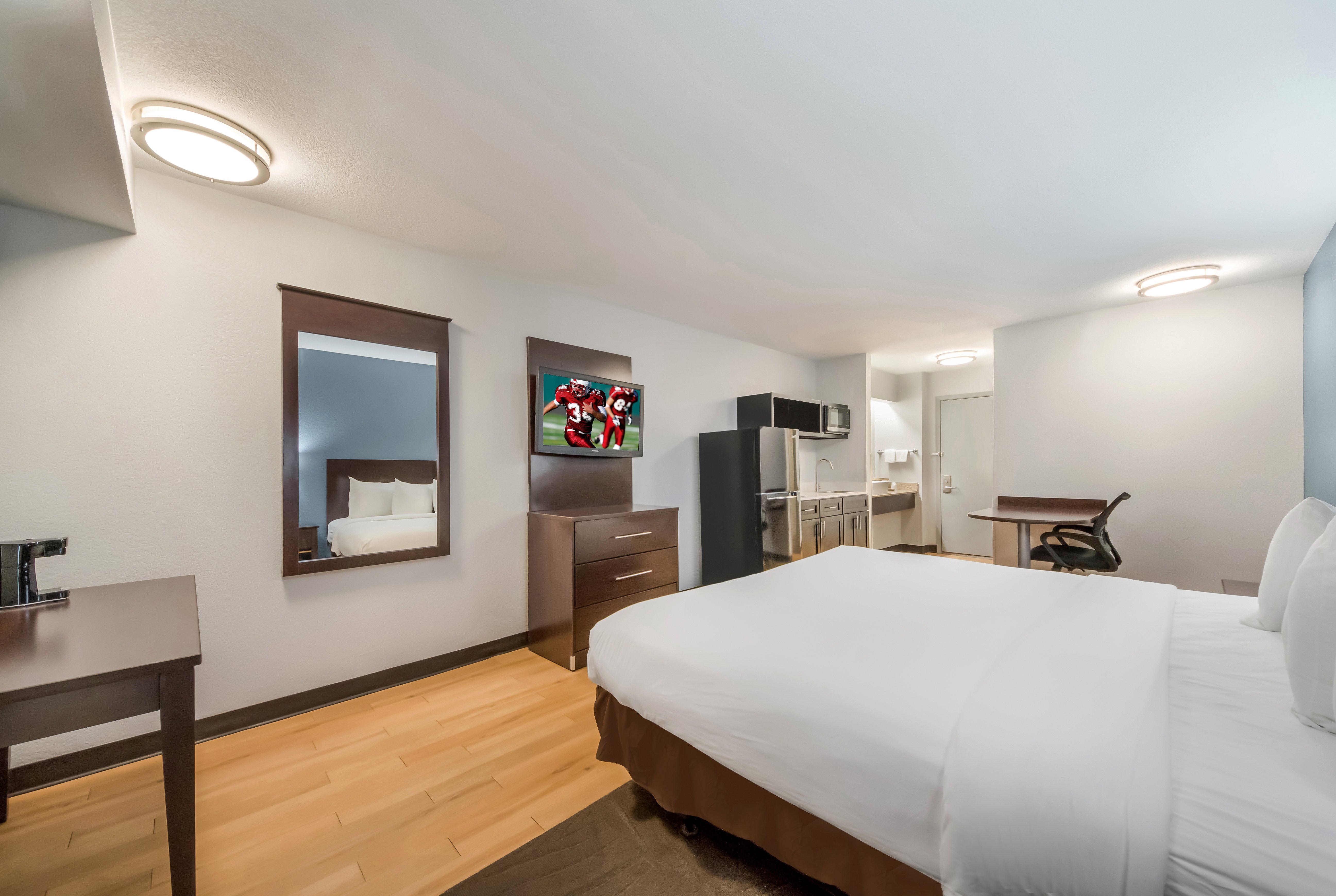 Non-Smoking Studio 1 King Bed