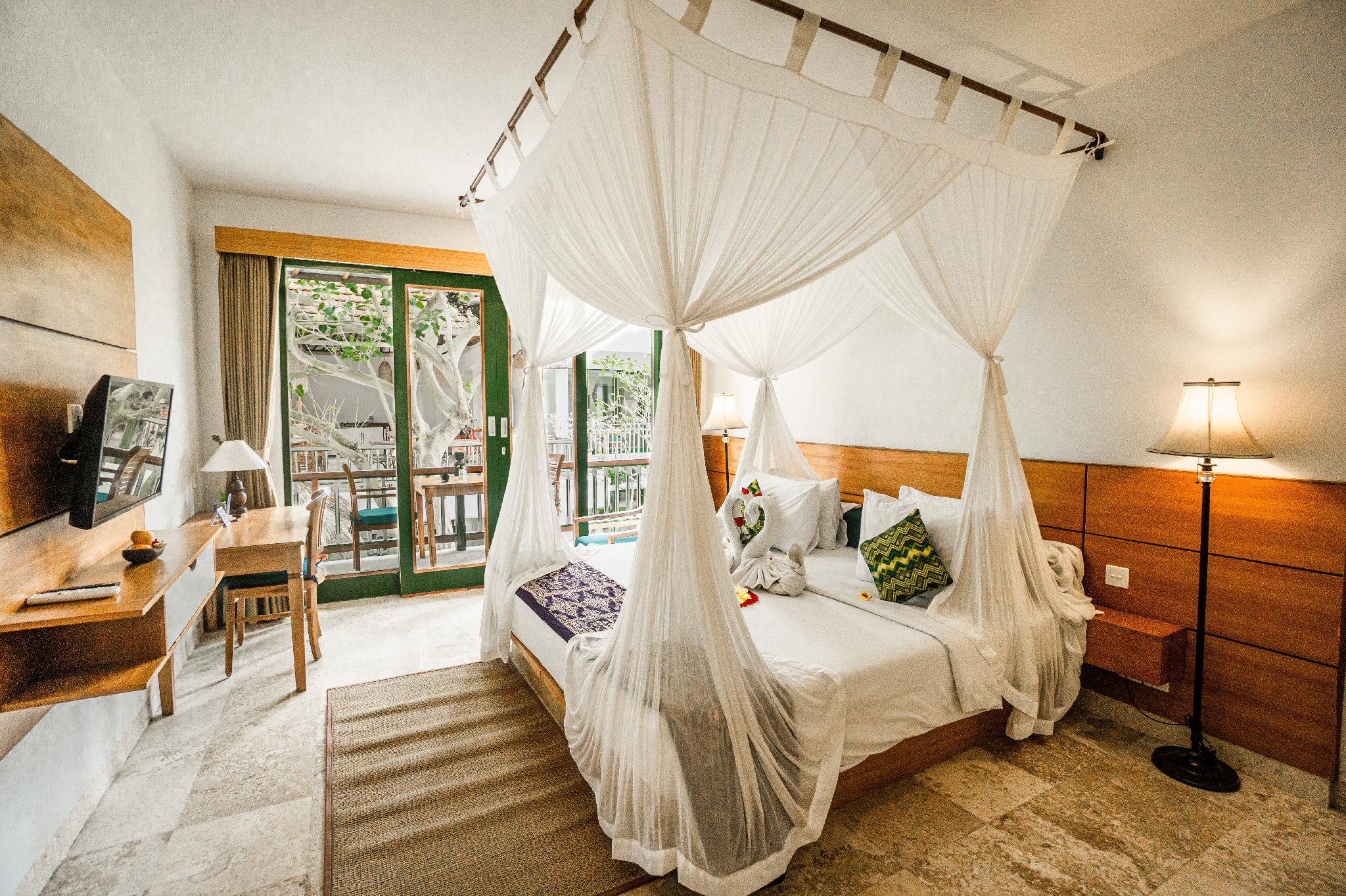 DELUXE, DOUBLE OR TWIN BED