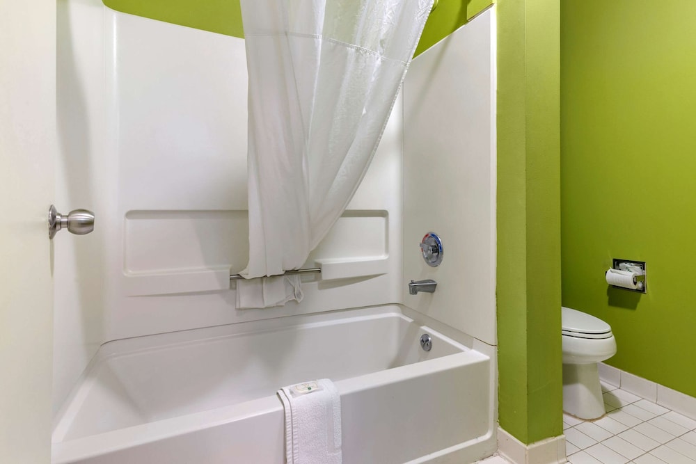Quality Inn Brunswick 8/41