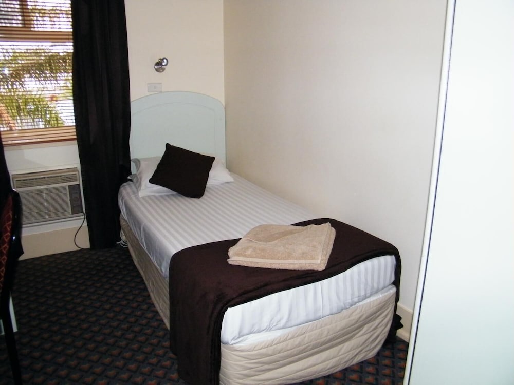 Grand Tasman Hotel 15/65