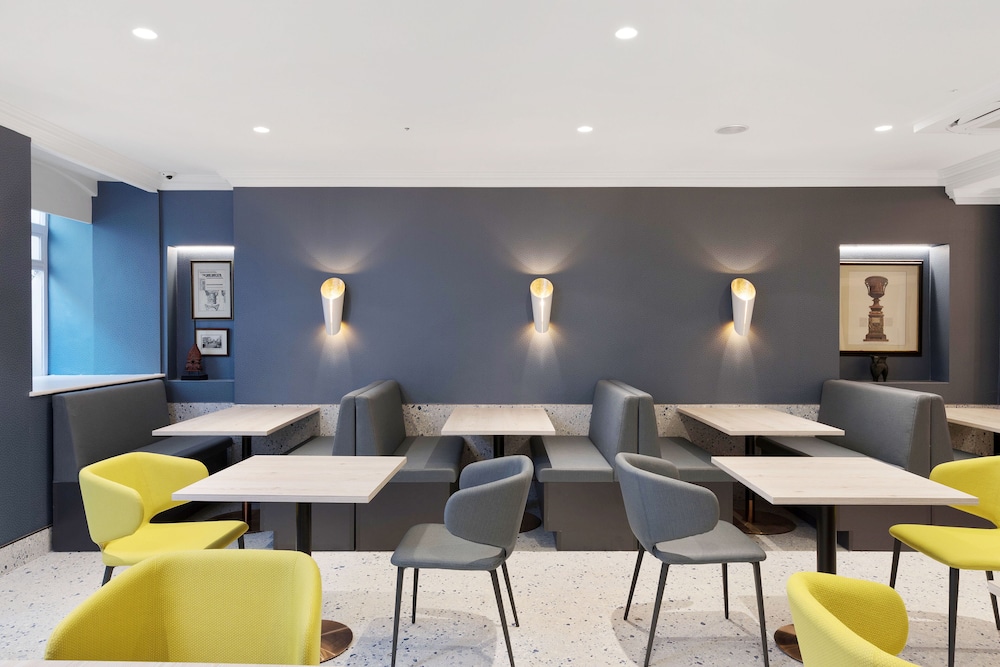 Commodore Hotel London 43/55