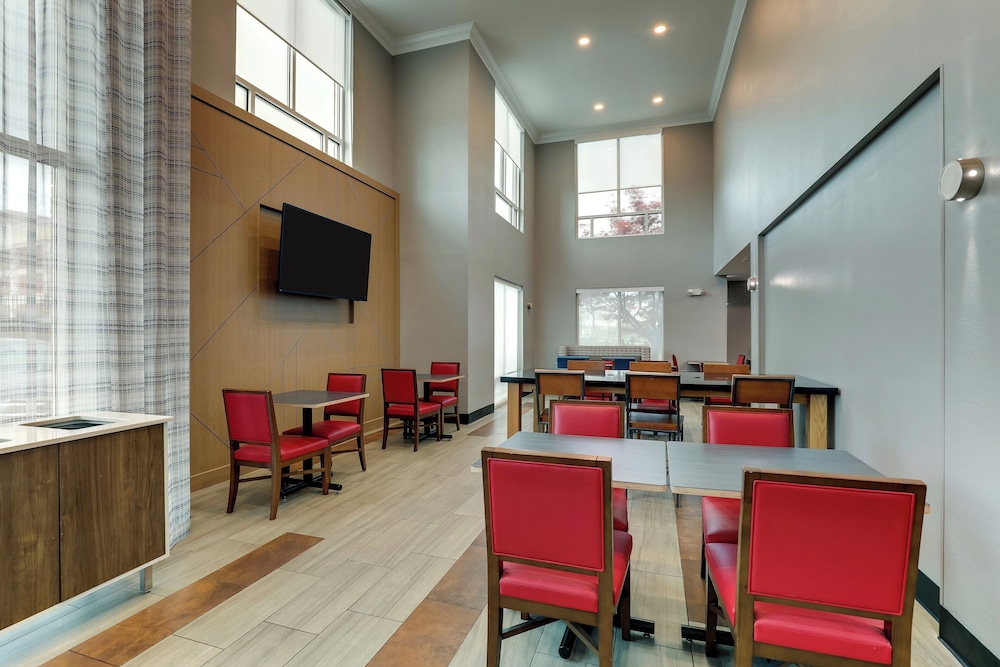 Holiday Inn Express Hotel Suites Richmond 55/67
