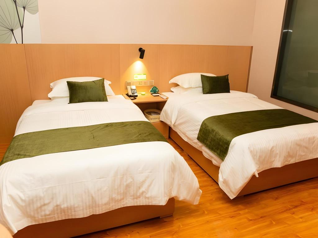 GreenTree Inn Pingliang Jinding Times Square 16/23