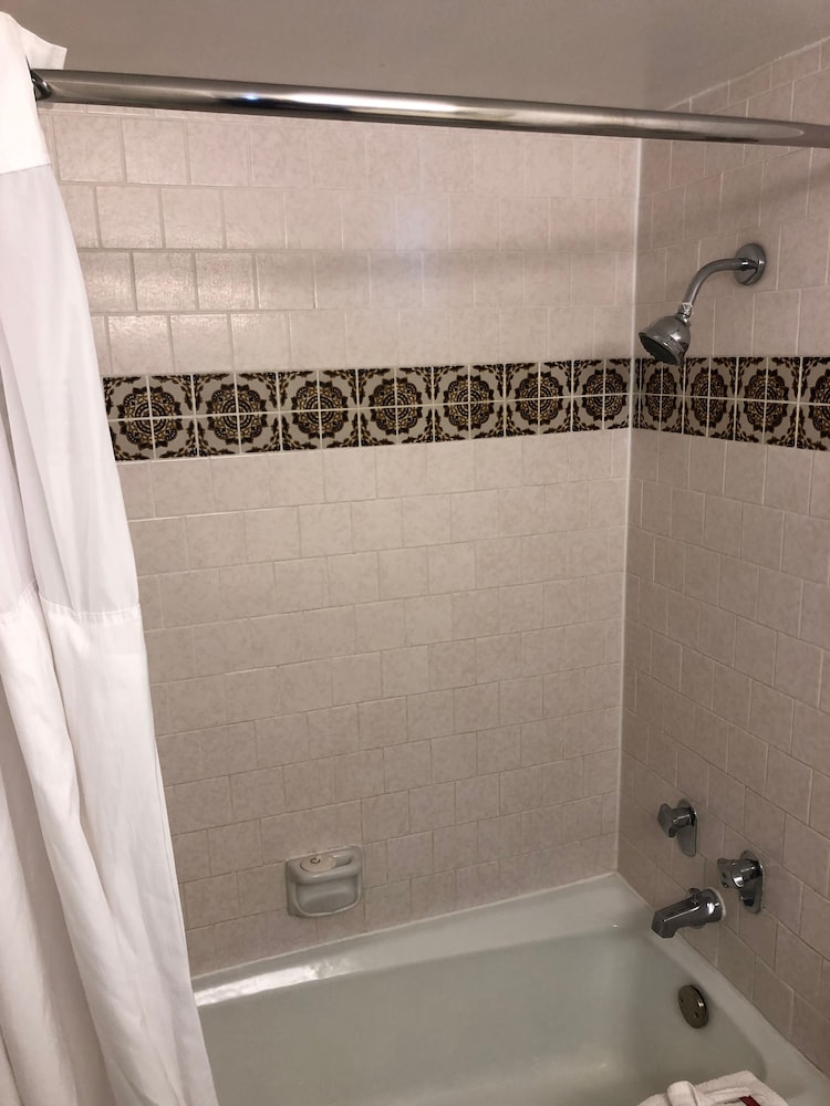 Days Inn By Wyndham Camarillo - Ventura 30/30