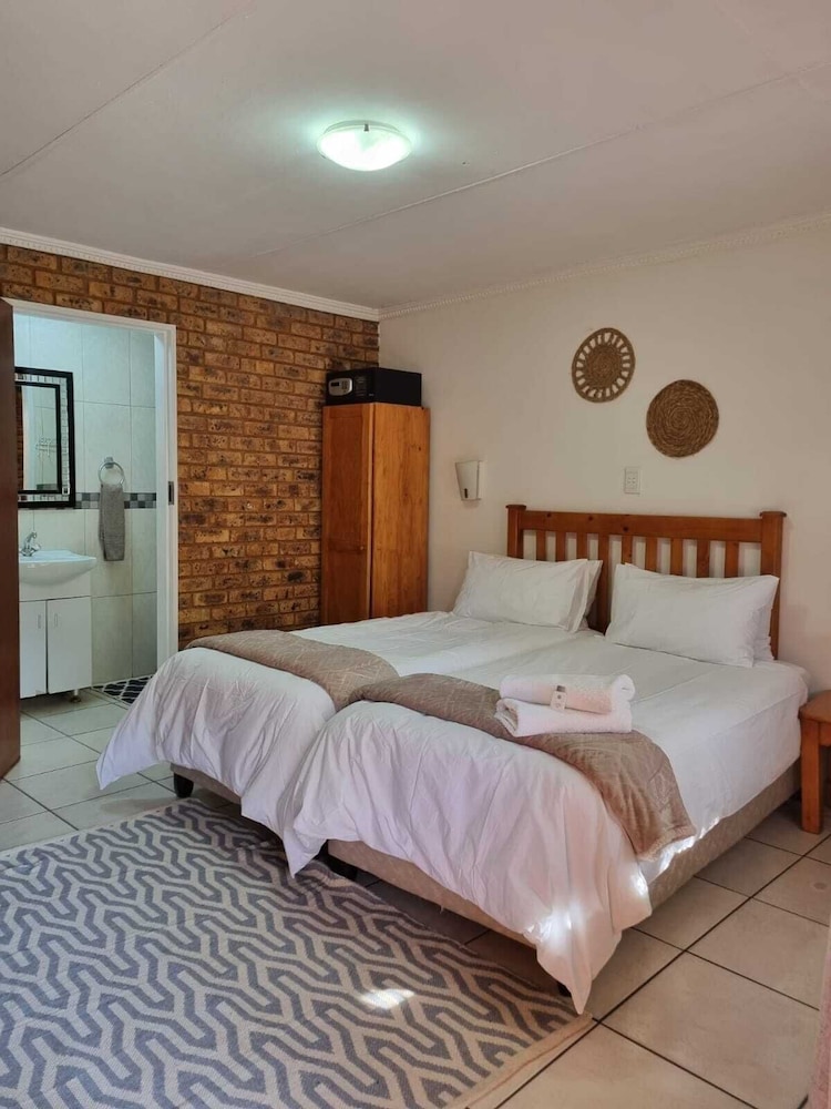 Emerald Guesthouse 14/70