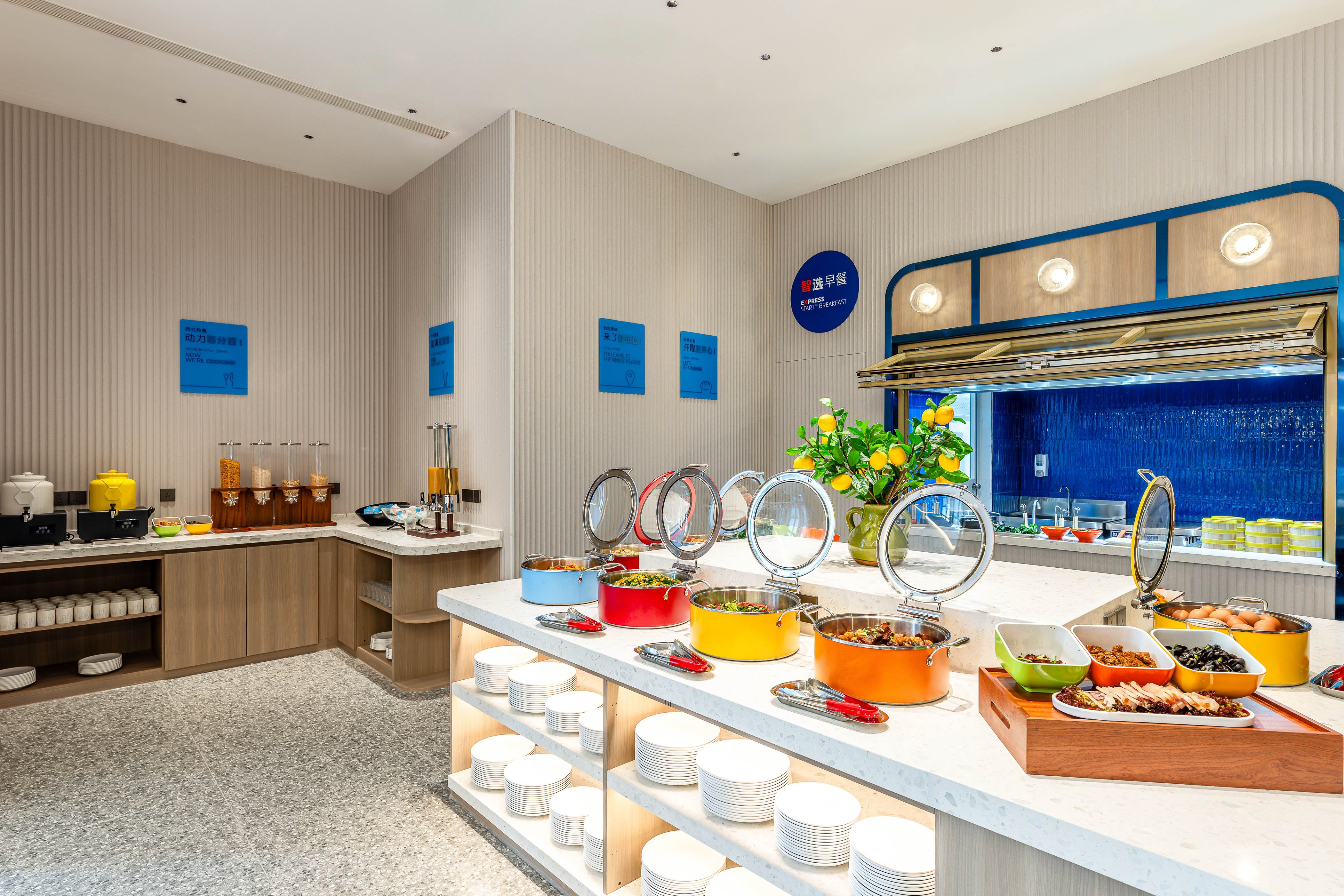 Holiday Inn Express Shanghai Changyang Road by IHG 37/55