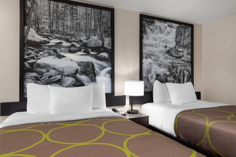 Super 8 by Wyndham Charleston WV 13/34