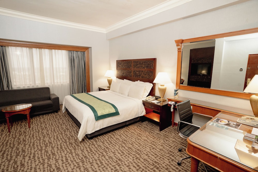 PREMIER, DELUXE, KING BED