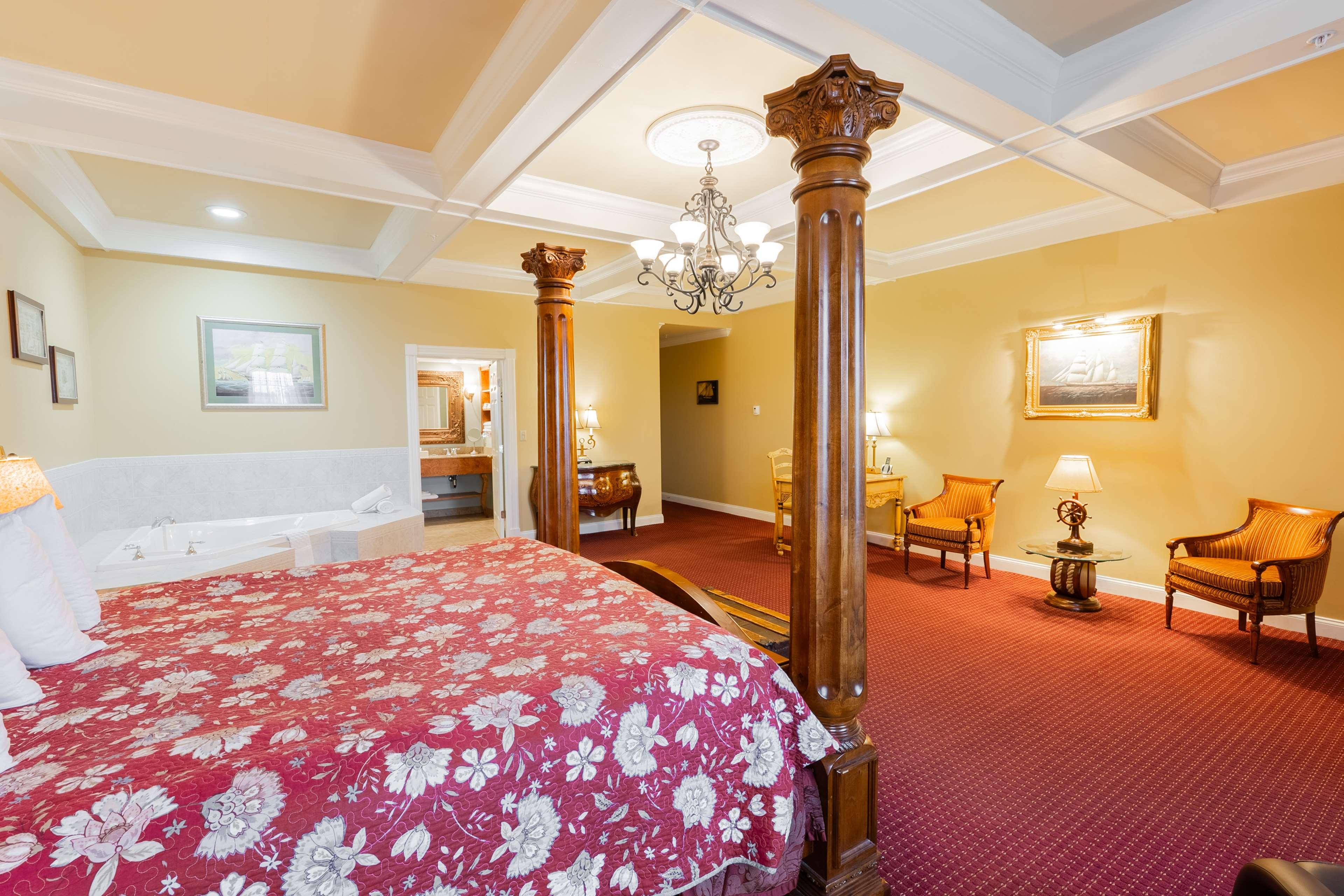 Theme, Suite, King Bed, Hot Tub