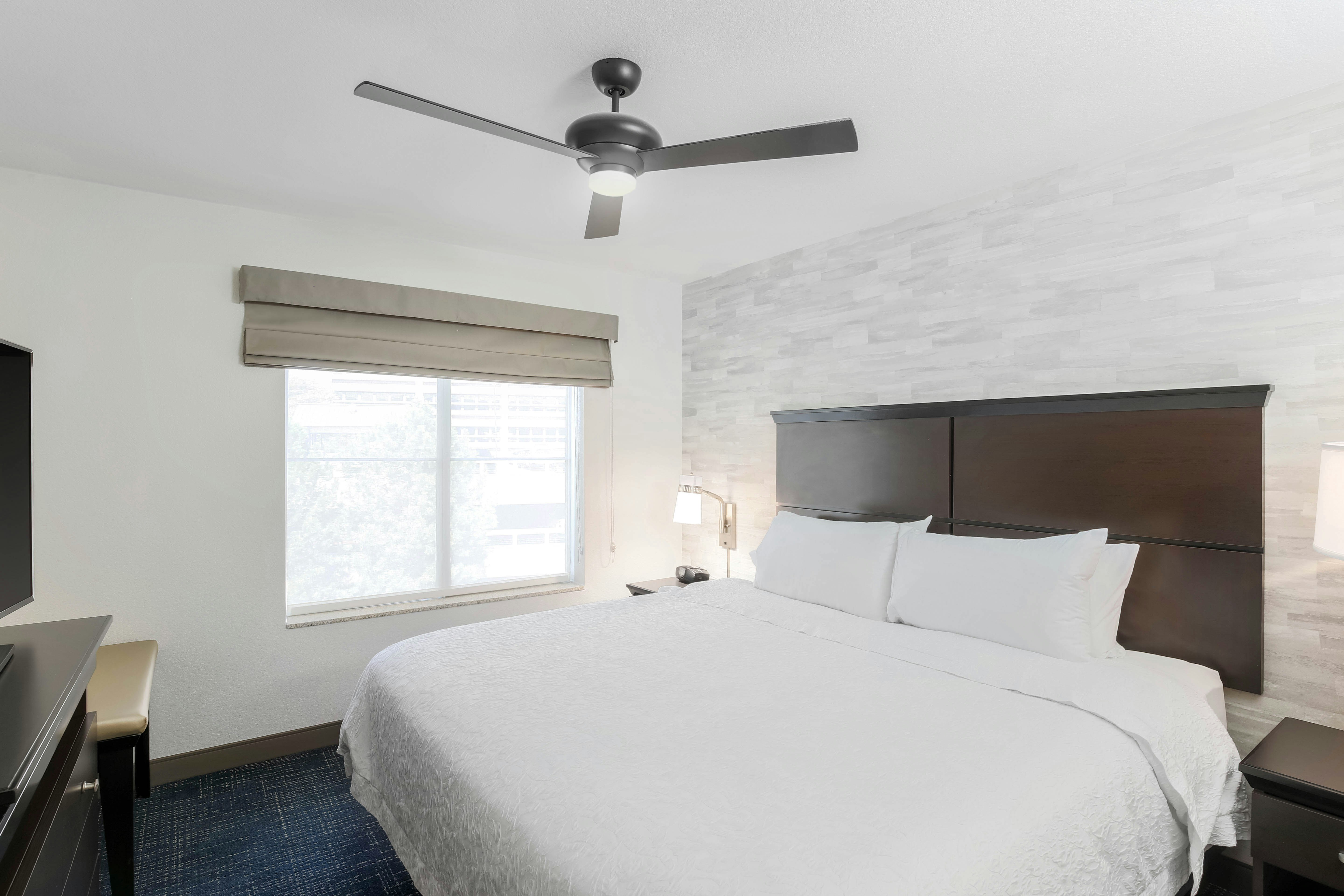 SUITE, KING BED, SOFA, KITCHEN