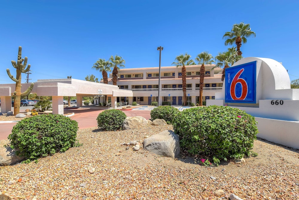 Motel6 Palm Springs, CA - Downtown 22/28