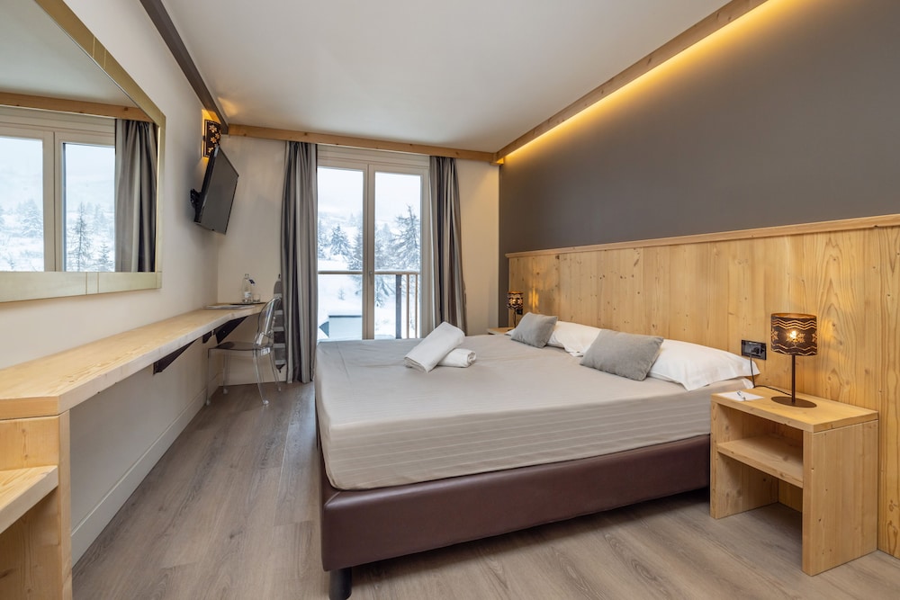 Room, Double Bed