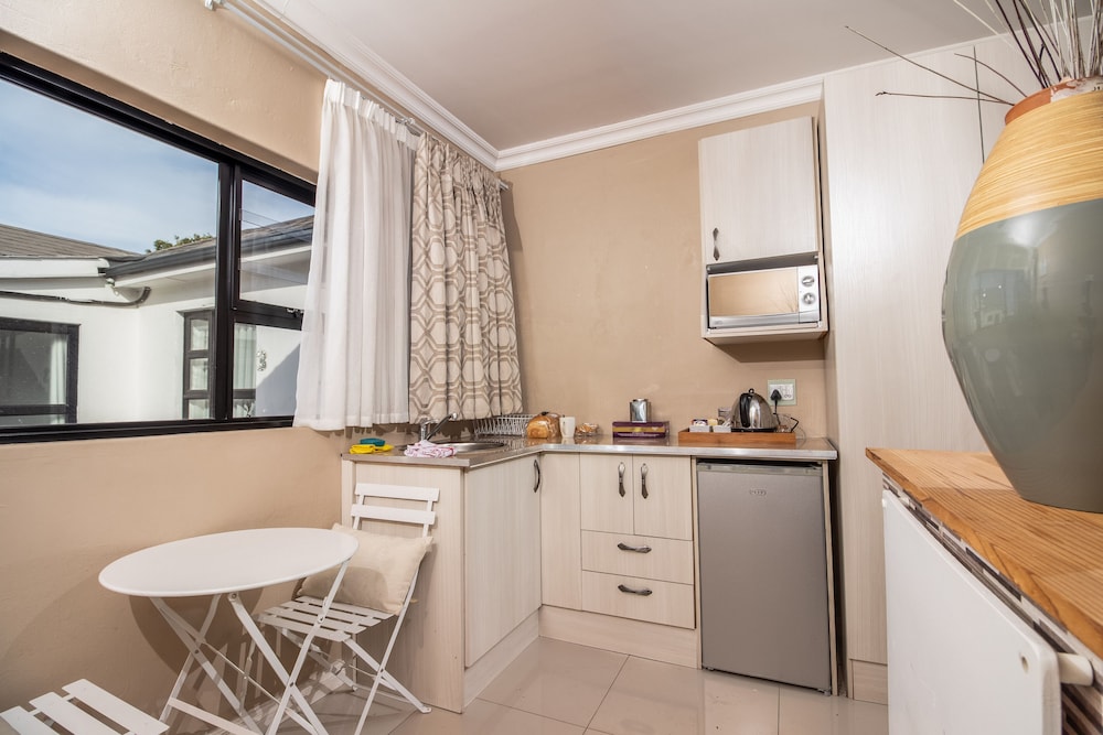Cashmere Suites 50/50