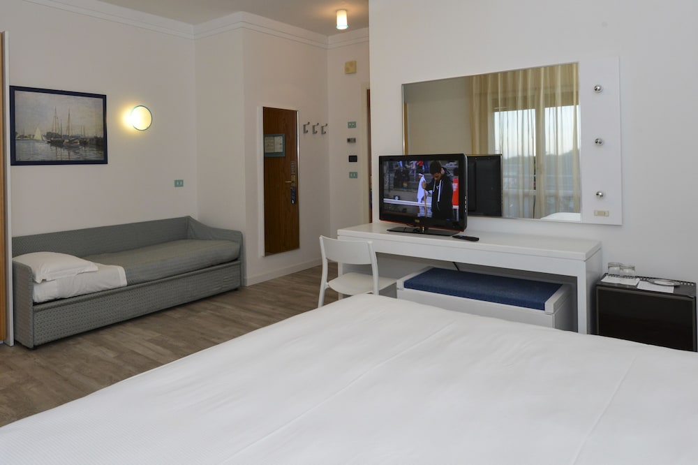 Excelsior Hotel 41/61