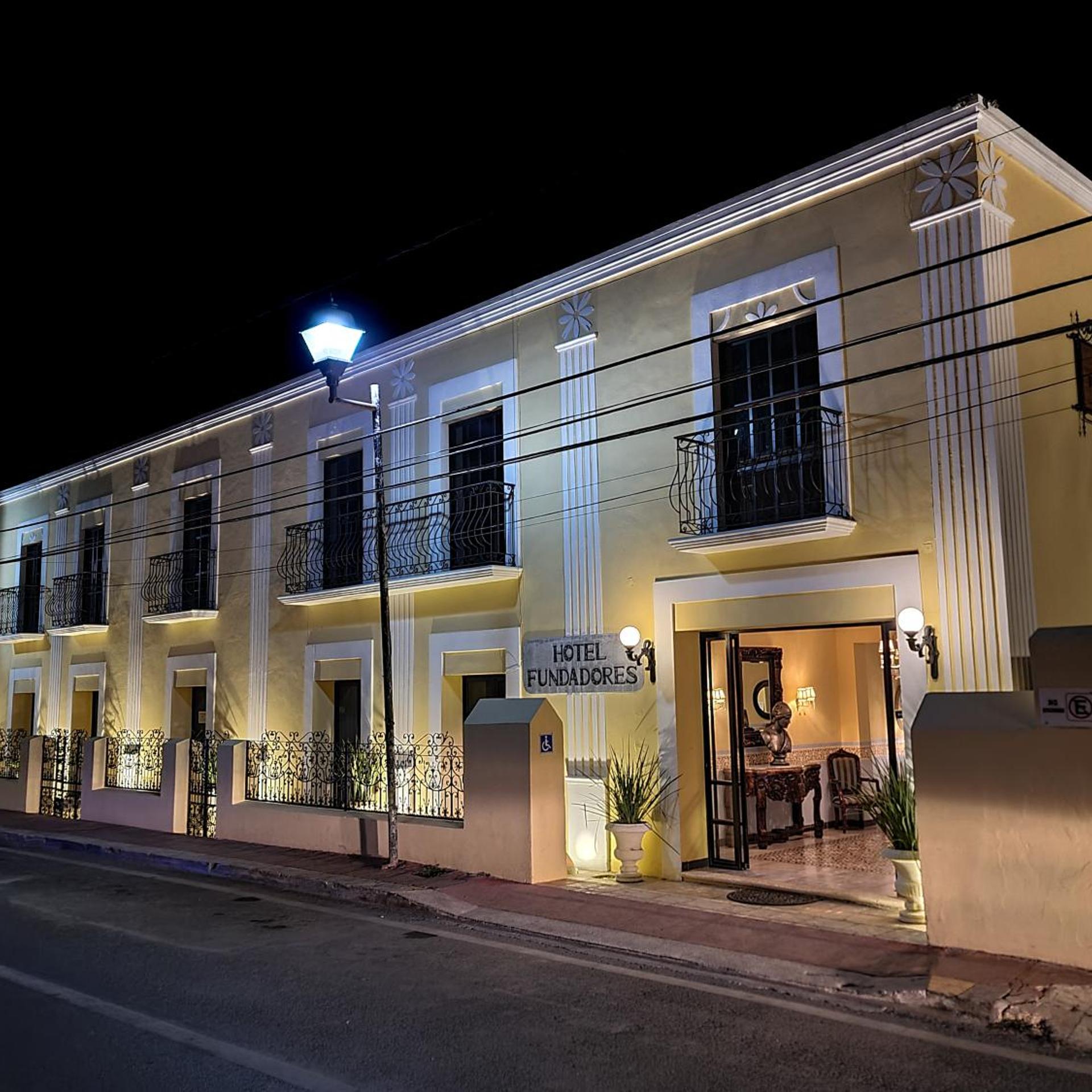 Hotel Fundadores 1/50