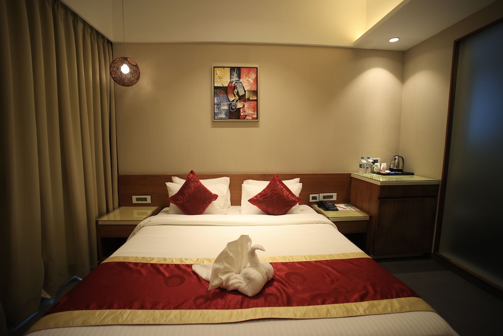 The Byke Delotel, Borivali 9/39