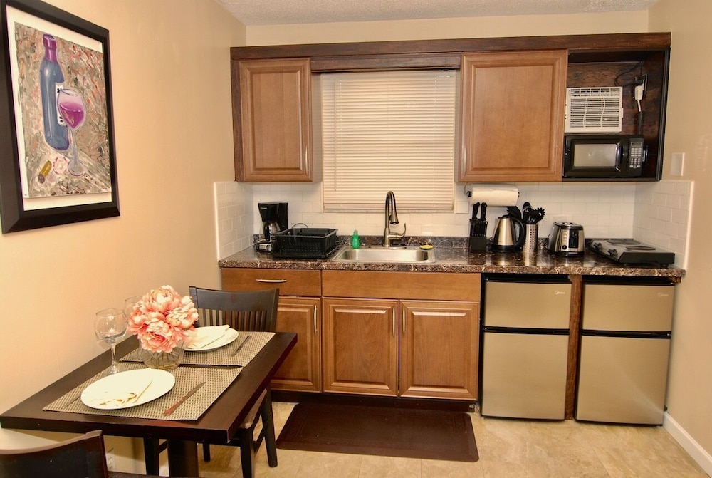 Sheridan Suites Apartment Hotel 54/69