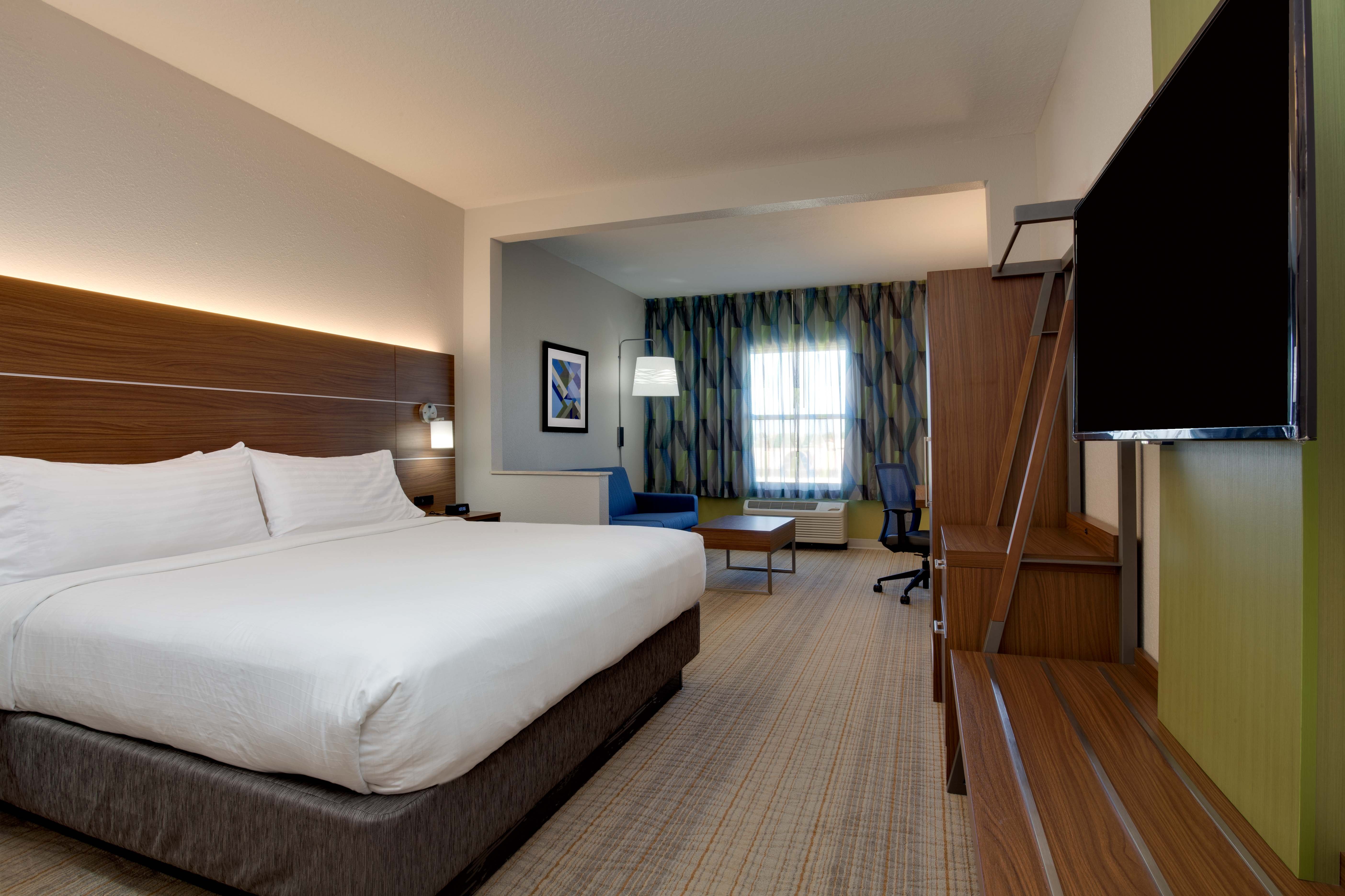 Holiday Inn Express And Suites Orlando International Airport 14/62