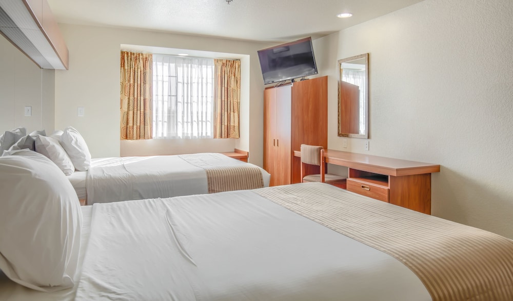 Microtel Inn & Suites by Wyndham Gulf Shores 13/64