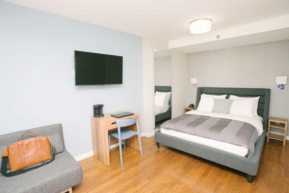 Hotel 32 32 15/78