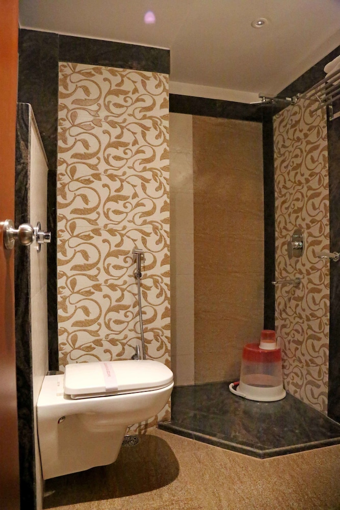 Hotel Varanasi Inn 33/33
