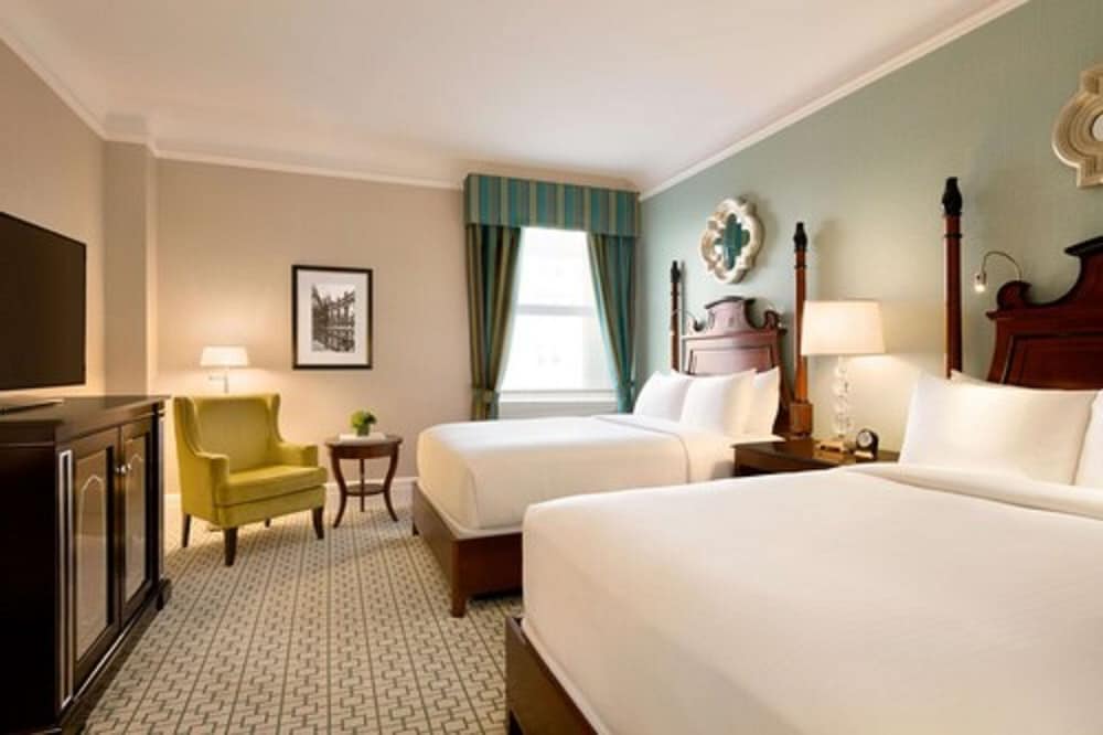 DELUXE, 2 DOUBLE BEDS