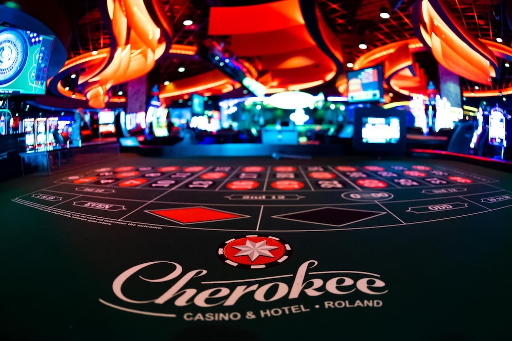 Cherokee Casino & Hotel Roland 61/71