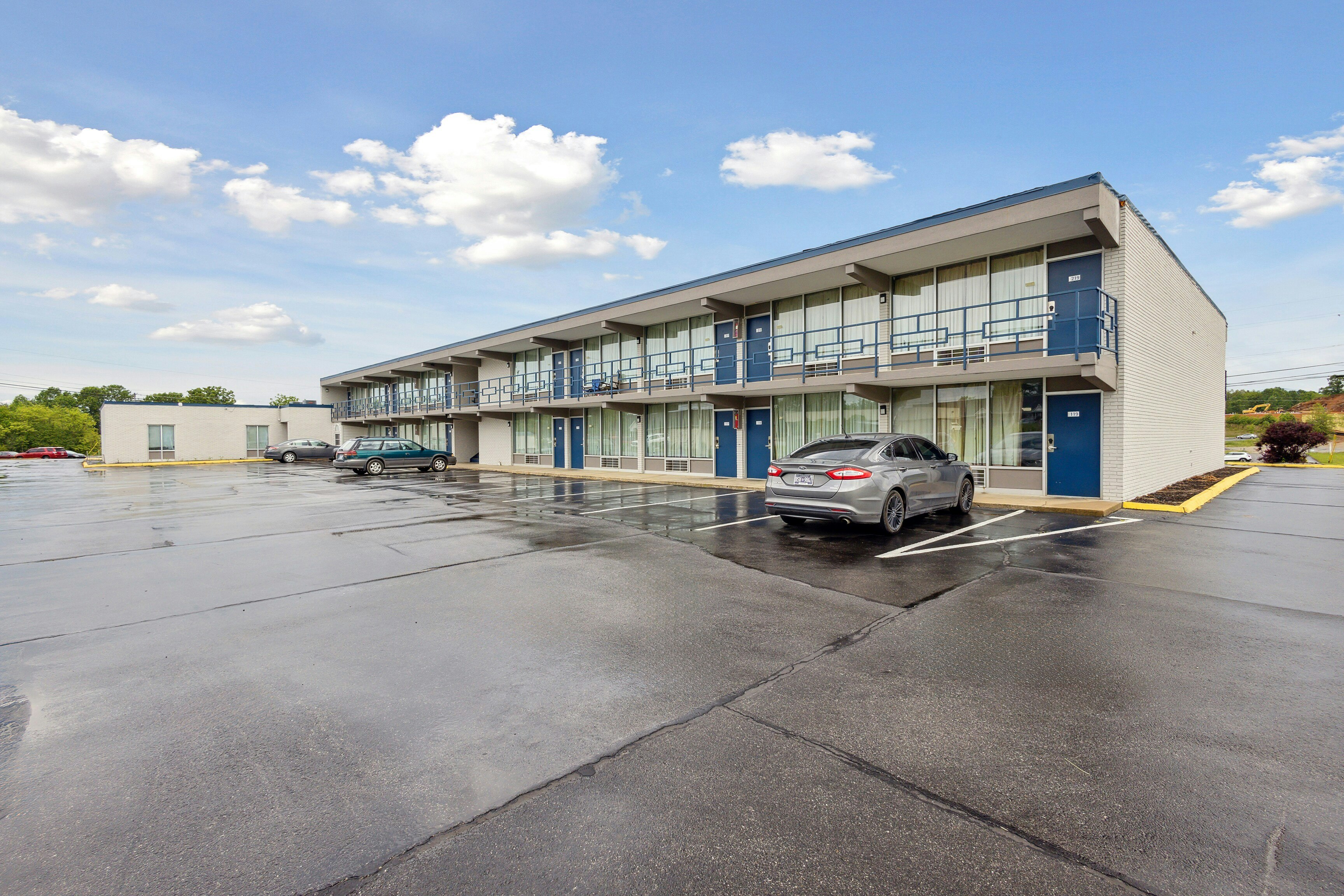 Relax inn by OYO Greeneville Near Hwy US-321 32/40