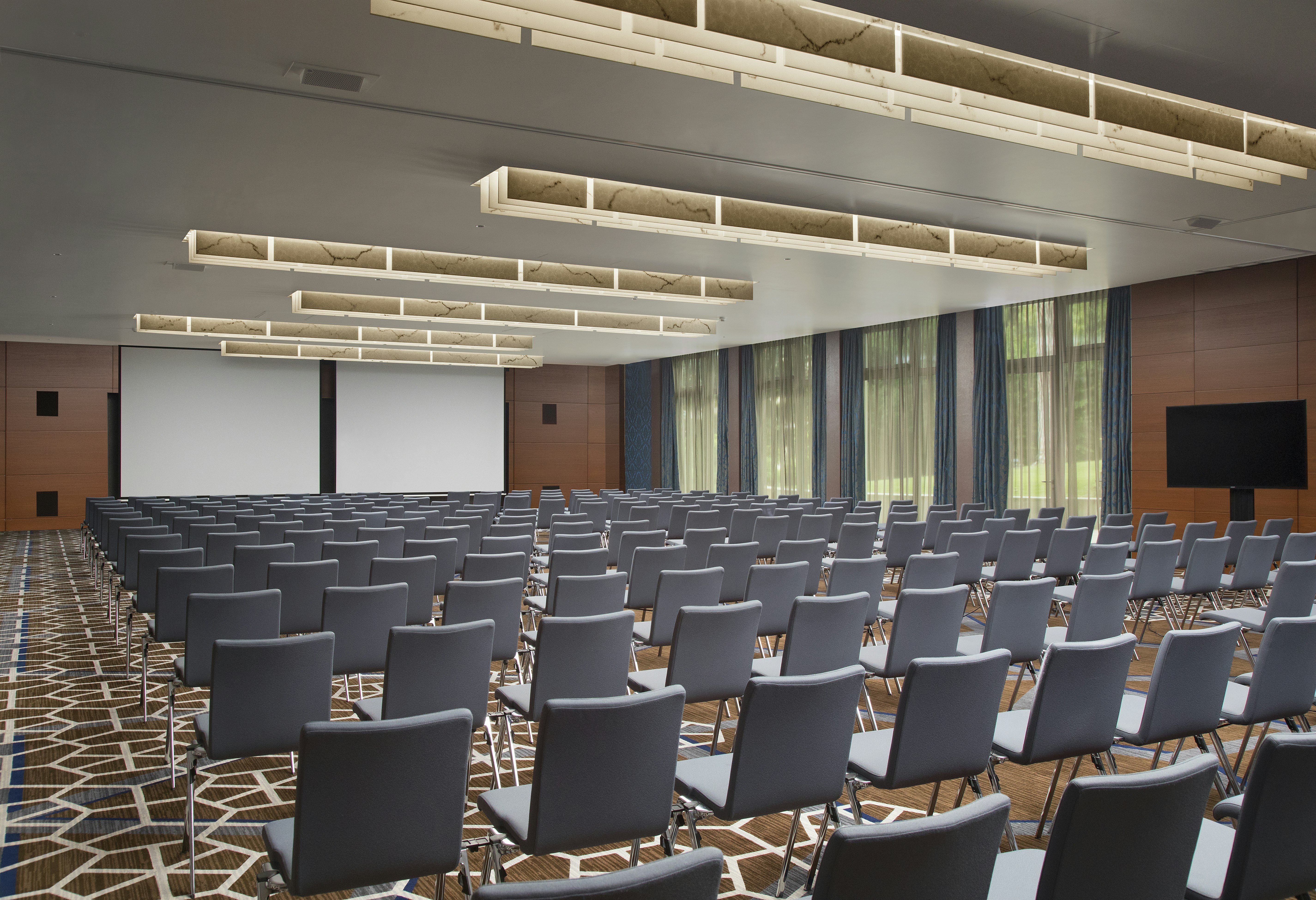 Royal Savoy Hotel and Spa Lausanne 74/84