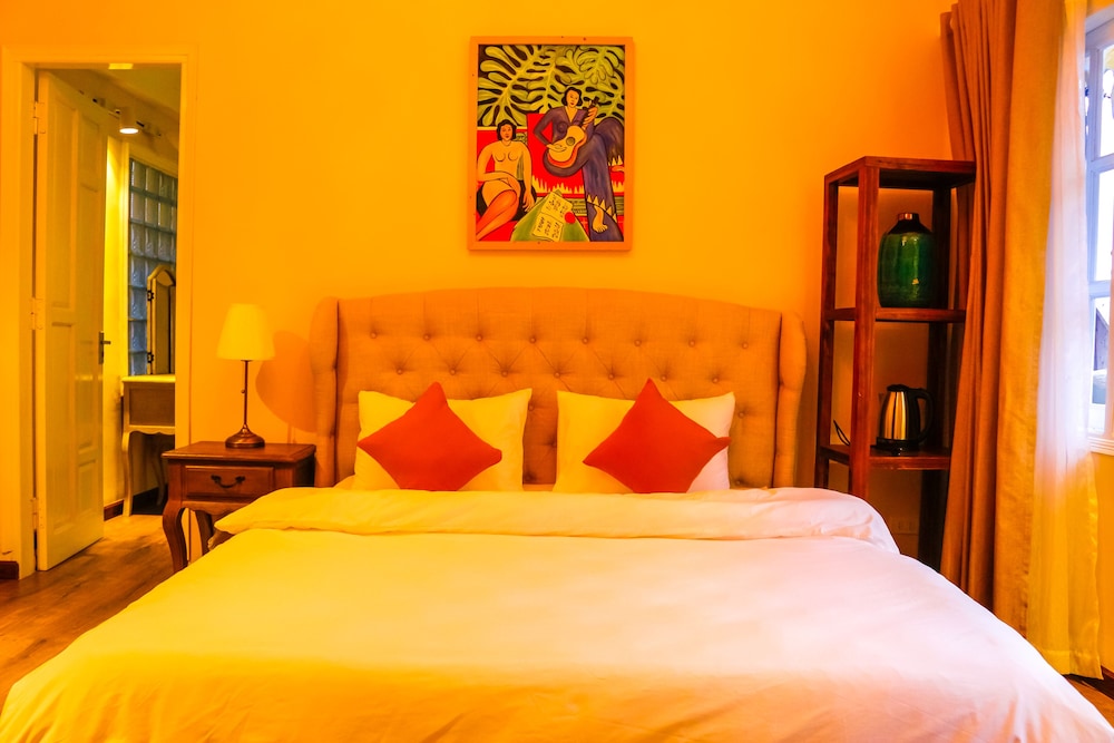 Home, Queen Bed