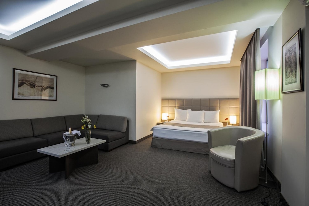 Aviatrans Hotel 20/55