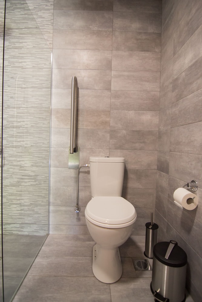 Casa Luxury Suites 42/44