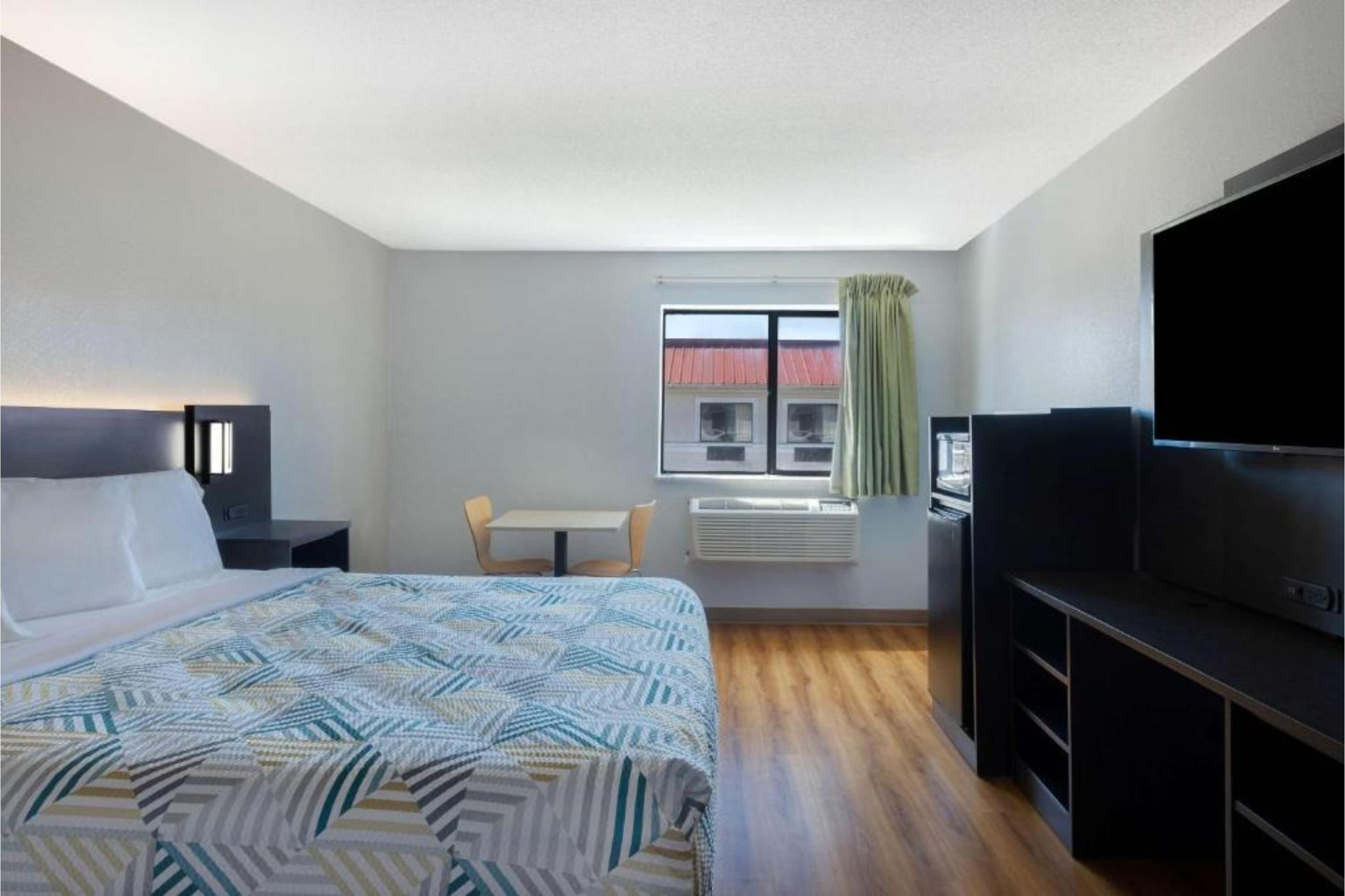 1 King Bed - Mobility Accessible RI Shower Nsmk