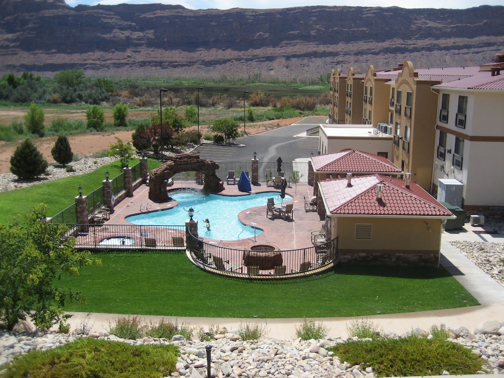 Holiday Inn Express Suites Moab 7/63