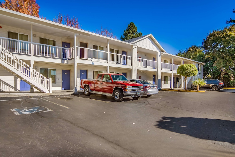 Motel6 Portland, OR Mall 205 35/37