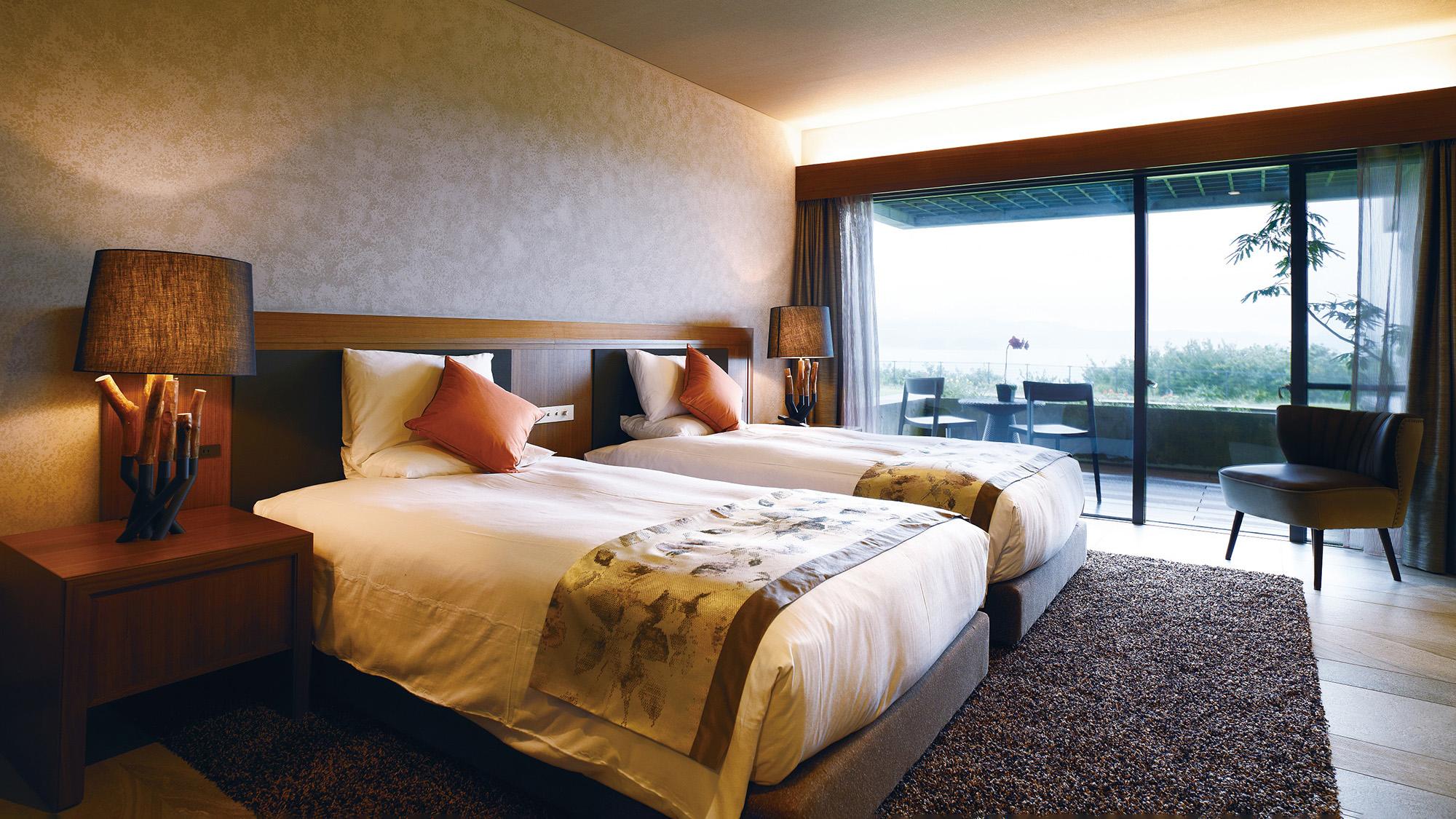 Suite, Twin Beds, Ocean View, Night View