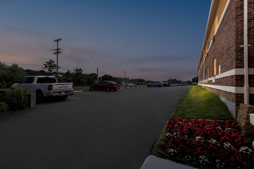 Suburban Studios Coraopolis, PA 34/42