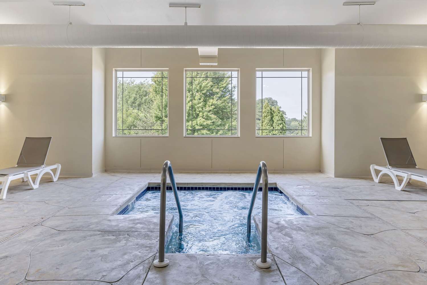 Comfort Suites Lake Geneva East 19/46