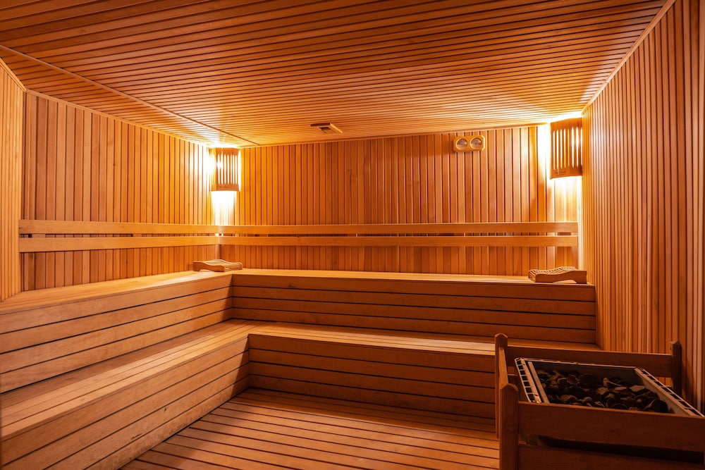 Throne Beach Resort and Spa 25/50